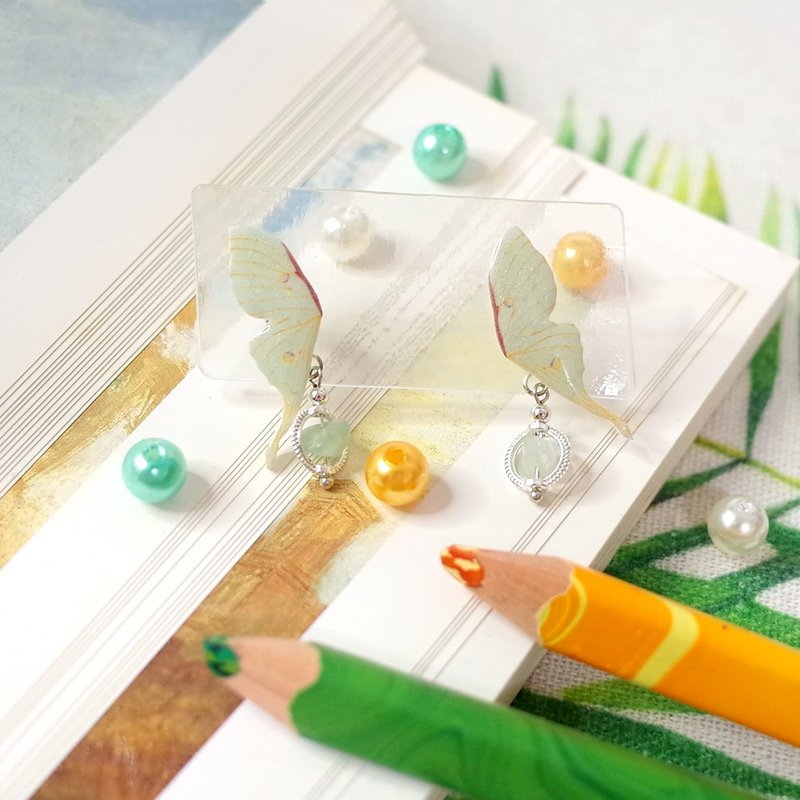 臺灣特有種 臺灣長尾水青蛾 新山玉 繪畫耳環 耳針/耳夾 - 耳環/耳夾/耳骨夾 - 防水材質 綠色