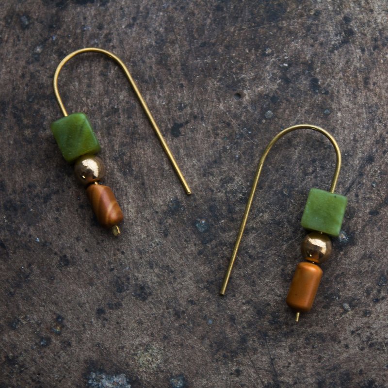 Jade Stone olive wood U-shaped earrings - ต่างหู - วัสดุอื่นๆ สีนำ้ตาล