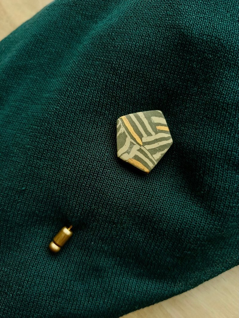 黄金の水釉ツイストタイヤ幾何学的拡散陶器ブローチ - ブローチ - 陶器 グリーン