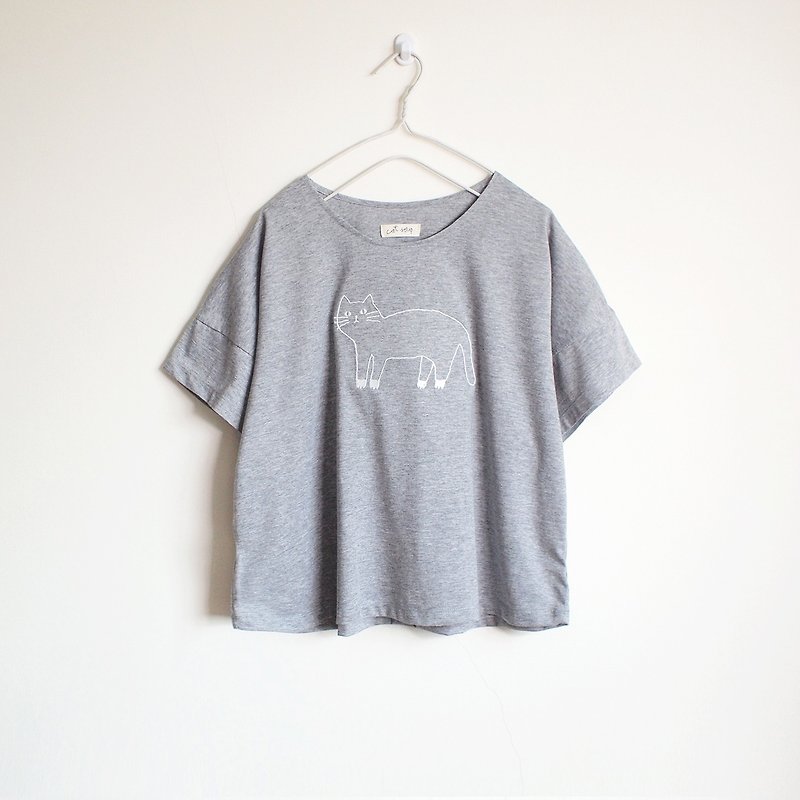 white socks cat t-shirt : gray - 女上衣/長袖上衣 - 棉．麻 灰色