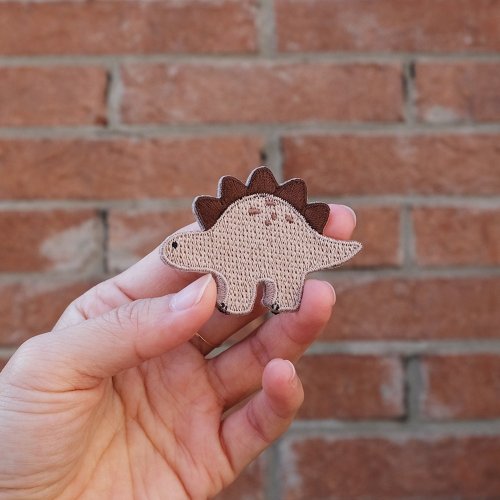 Leyan - 恐竜 恐竜刺繍ピン/刺せないステゴサウルス - ショップ