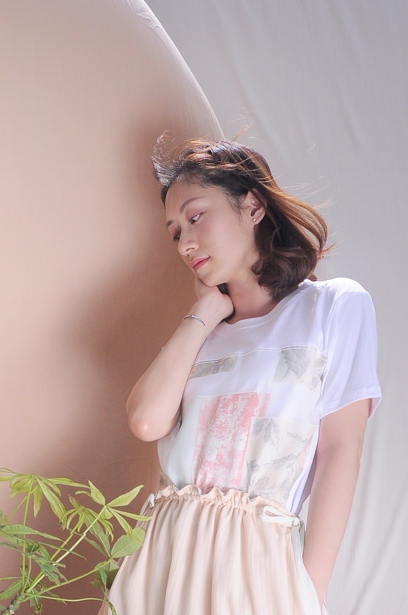 Trista Tee彩粉色印花紗織上衣 - 女 T 恤 - 棉．麻 粉紅色