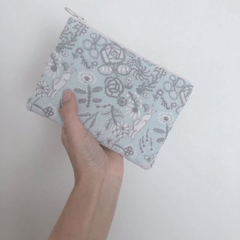 mina  perhonen celebrate & mermaid 美しい植物刺繍　ポーチ - 化妝包/收納袋 - 棉．麻 藍色