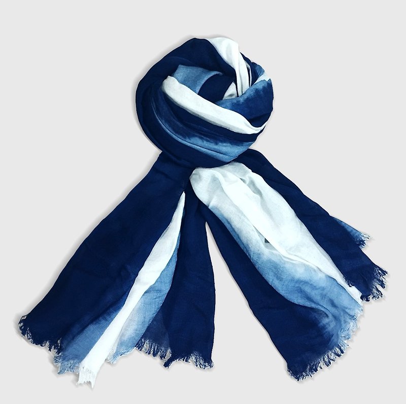 Indigo dyed scarf (short beard) - ผ้าพันคอถัก - ผ้าฝ้าย/ผ้าลินิน สีน้ำเงิน