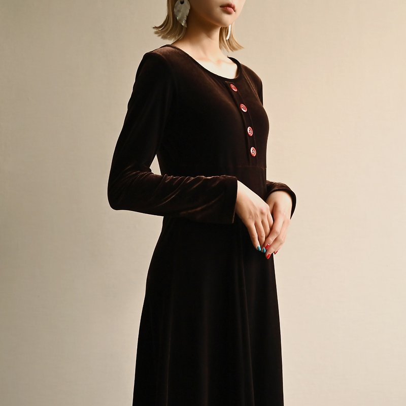 【NaSuBi Vintage】純色天鵝絨長版古著洋裝 - 洋裝/連身裙 - 其他人造纖維 咖啡色