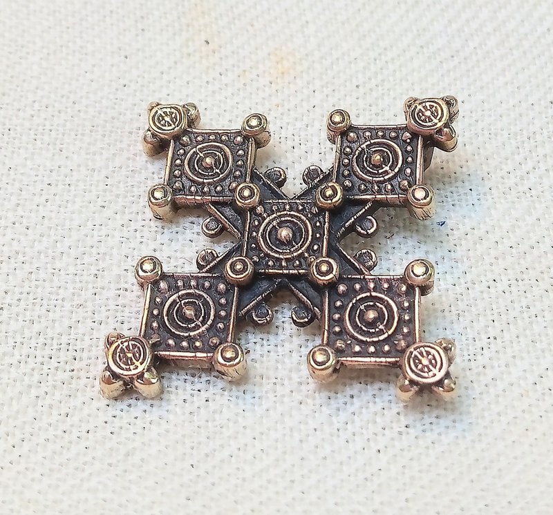Ukraine brass cross pendant,Vintage Brass Cross,Die Struck Brass Cross Pendant - 吊飾/掛飾 - 銅/黃銅 金色
