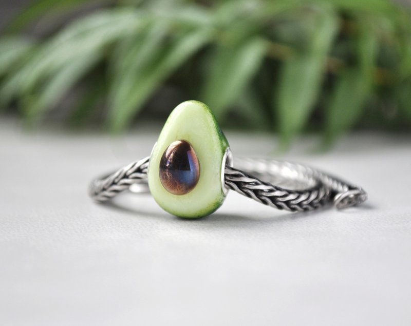 Avocado charm for European bracelets Avocado bead Plant mom gift Birthday gift - พวงกุญแจ - แก้ว สีเขียว