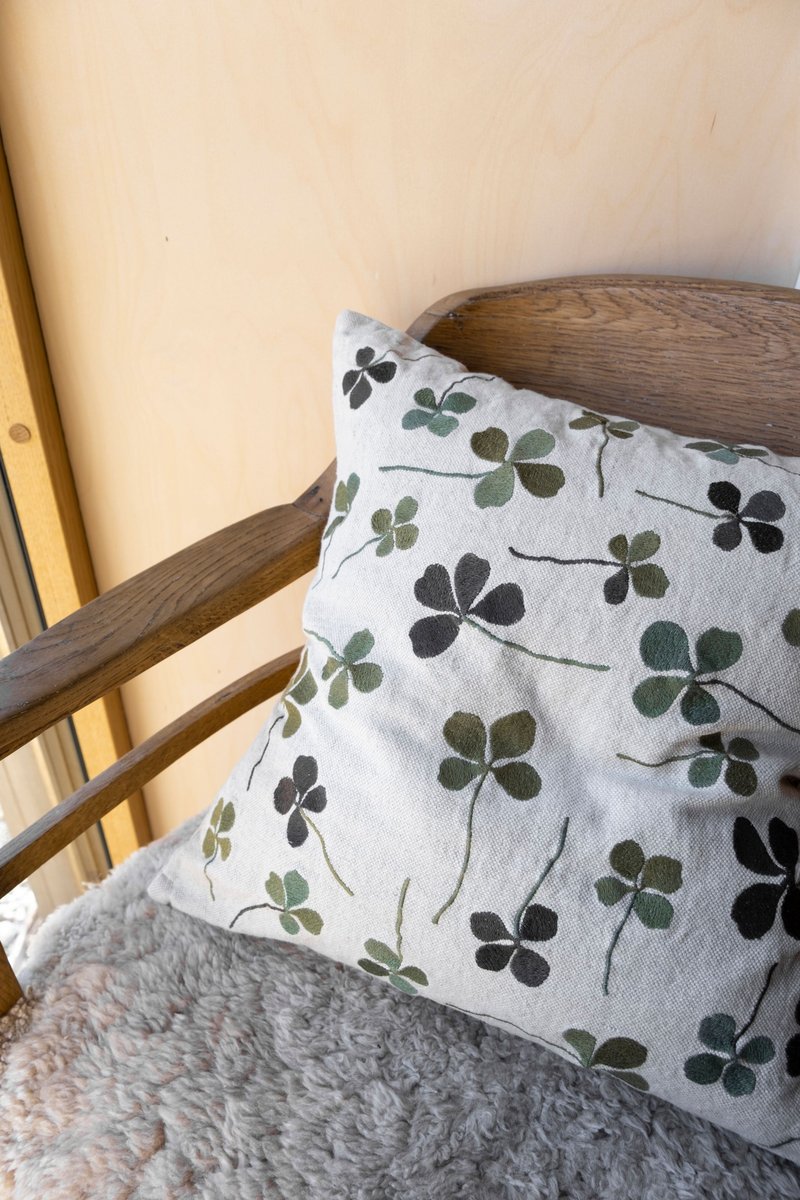 Nordic designer model - embroidered pillowcase CLOVER EMBROIDERED - หมอน - ผ้าฝ้าย/ผ้าลินิน สีกากี