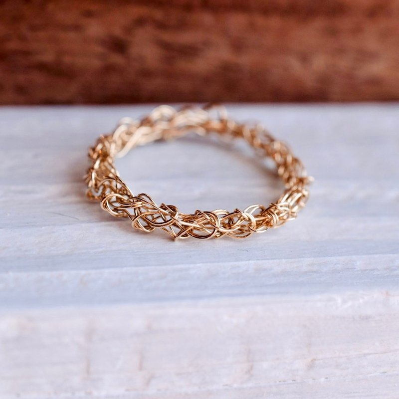 Shrimp cord knit ring / gold k14gf - แหวนทั่วไป - วัสดุอื่นๆ สีทอง