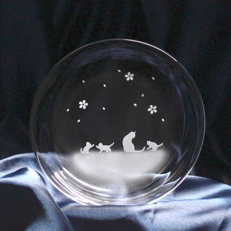 【桜舞う季節】猫モチーフのガラス小皿 名入れ加工対応品(別売りオプション) - 小皿 - ガラス 透明