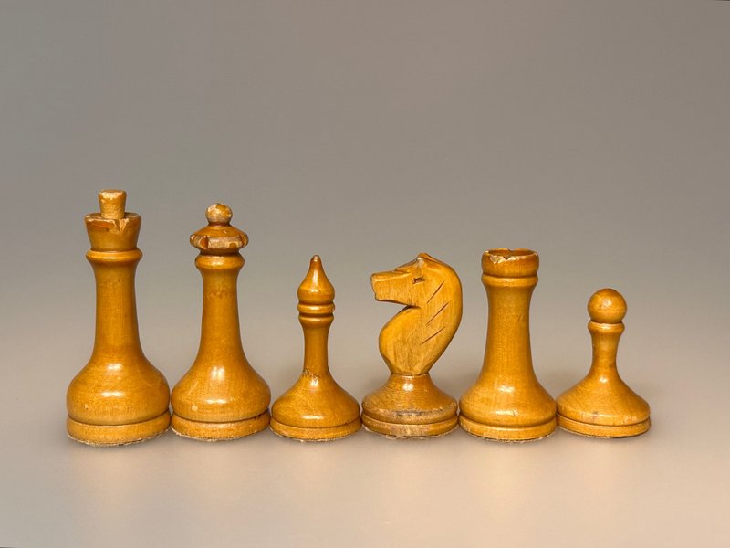Rare small Soviet chess set, USSR 1970s - 桌遊/牌卡 - 木頭 