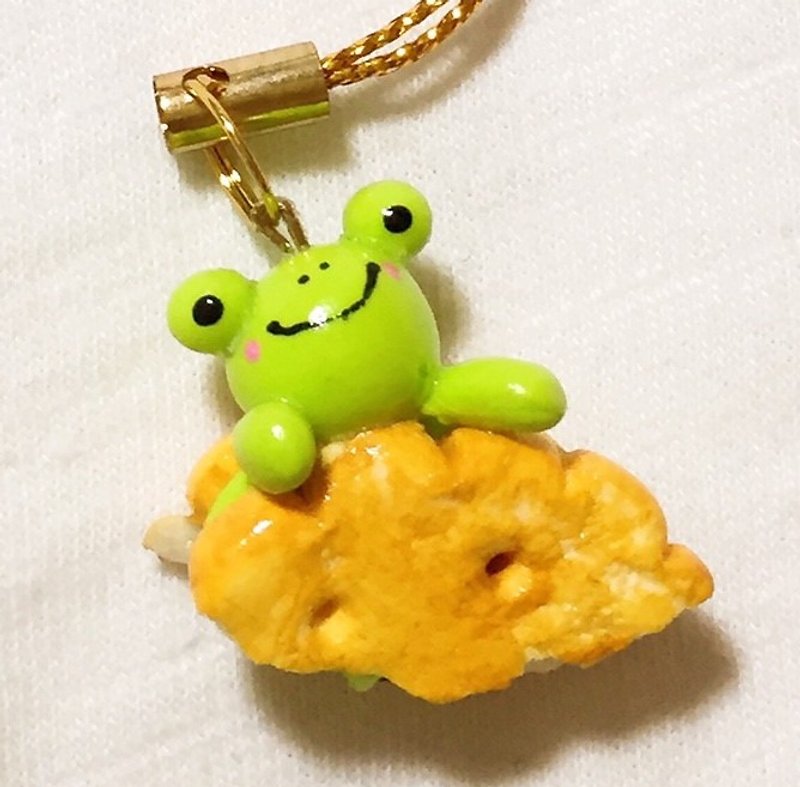 Frog hiding in a small ceremony biscuit Charm (can be changed magnet) ((over 600 were sent mysterious small gift)) - Keychains - Clay Multicolor