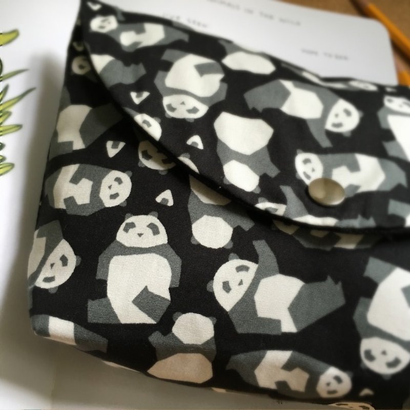 Panda black and white pencil cosmetic bag camera bag storage file - กระเป๋าเครื่องสำอาง - ผ้าฝ้าย/ผ้าลินิน 