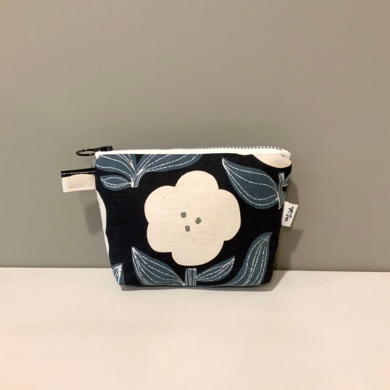 甜美花兒—鋪棉錢包/化妝包 - 化妝包/收納袋 - 棉．麻 