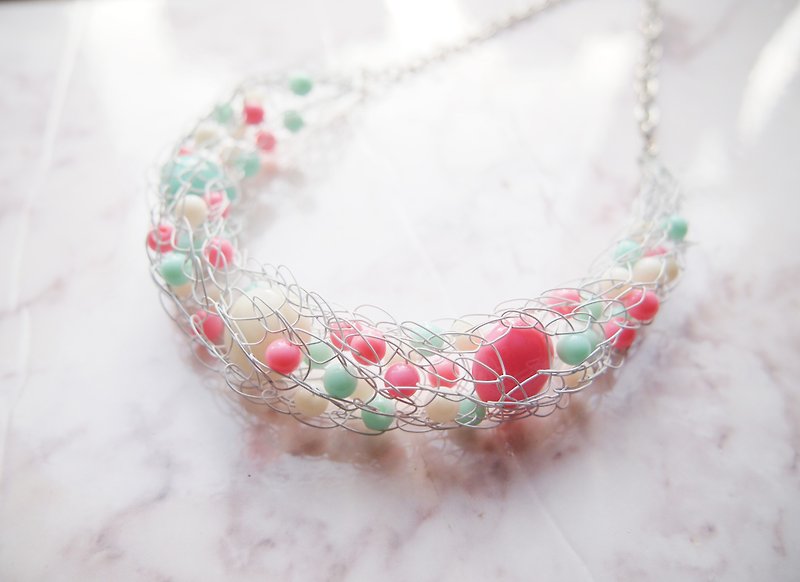 Flexible Bronze wire with fresh white pink beads necklace N136 - สร้อยคอ - โลหะ ขาว