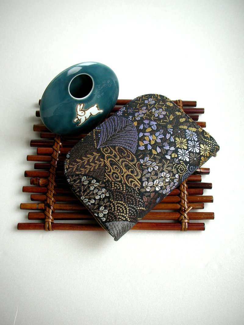 Nishijin Kinran Brocade [Ink Realm Flower Umbrella] - Short Wallet / Coin Purse / Gift - Wallets - Silk Black