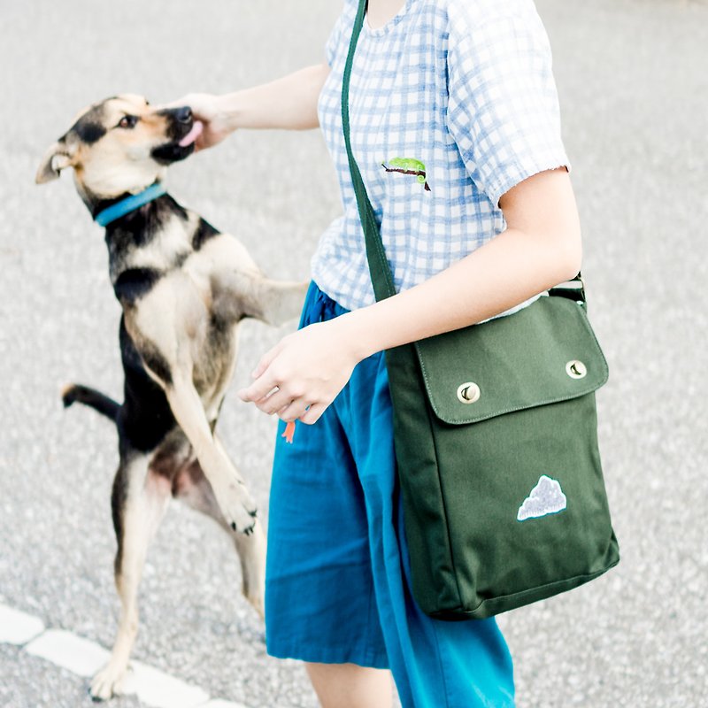 Sun Wukong / canvas bag / dark green - Messenger Bags & Sling Bags - Cotton & Hemp Green