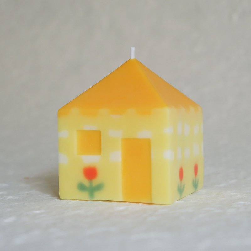 Small House Handmade Scented Candle Mixed Floral Yellow Plaid Cabin