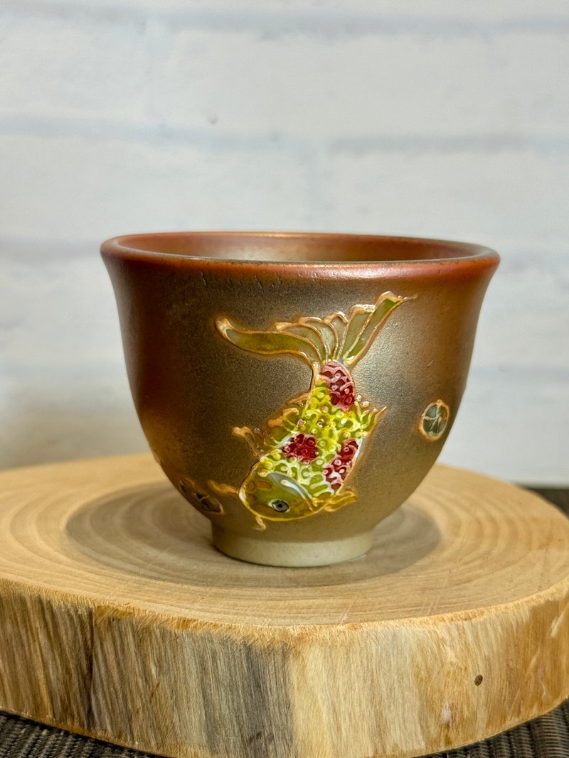 彩鯉躍杯 柴燒釉彩茶杯 - 茶壺/茶杯/茶具 - 陶 