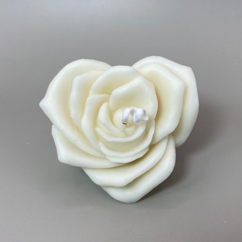 Heart shape rose Soywax candle scented with essential oil - Candles & Candle Holders - Wax Brown