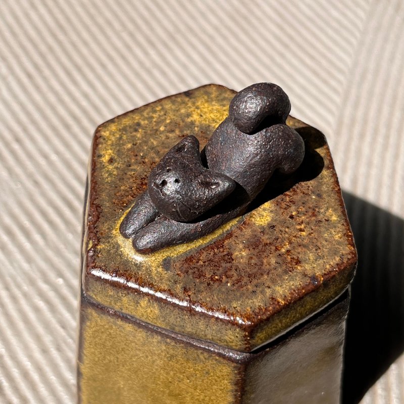 貓貓伸懶腰 / 六邊形蓋罐 / 陶 / 茶葉末釉 - 茶壺/茶杯/茶具 - 陶 綠色