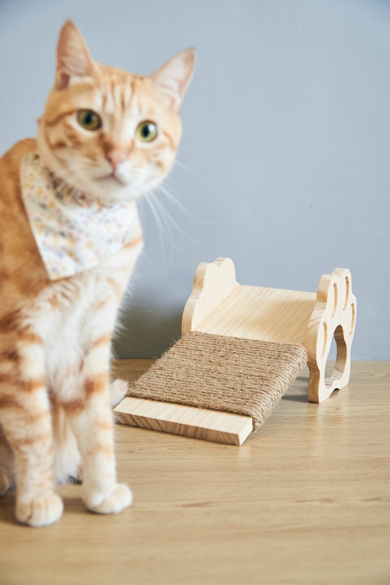 solid wood cat scratching post - อุปกรณ์แมว - ไม้ สีกากี