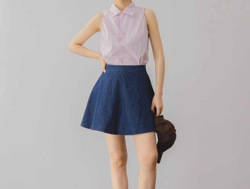 French Vintage Charm: A Touch of Girlish Whimsy in a Pink and White Striped Cotton Sleeveless Blouse - เสื้อเชิ้ตผู้หญิง - ผ้าฝ้าย/ผ้าลินิน สึชมพู