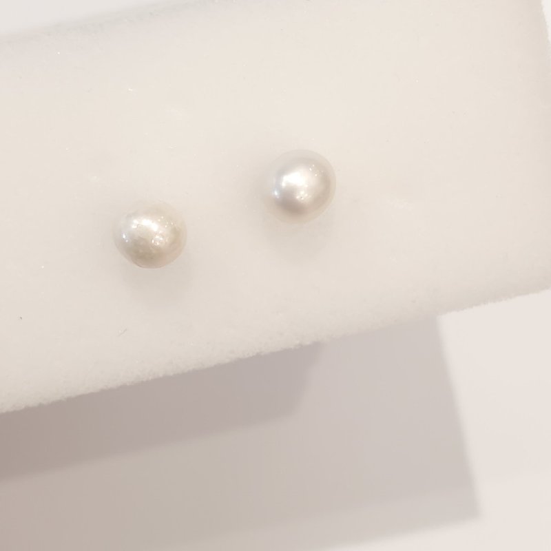 [Earrings] Classic semi-circle pearl sterling silver small earrings Mother's Day/Graduation Gift/Valentine's Day Gift - ต่างหู - เงินแท้ สีเงิน