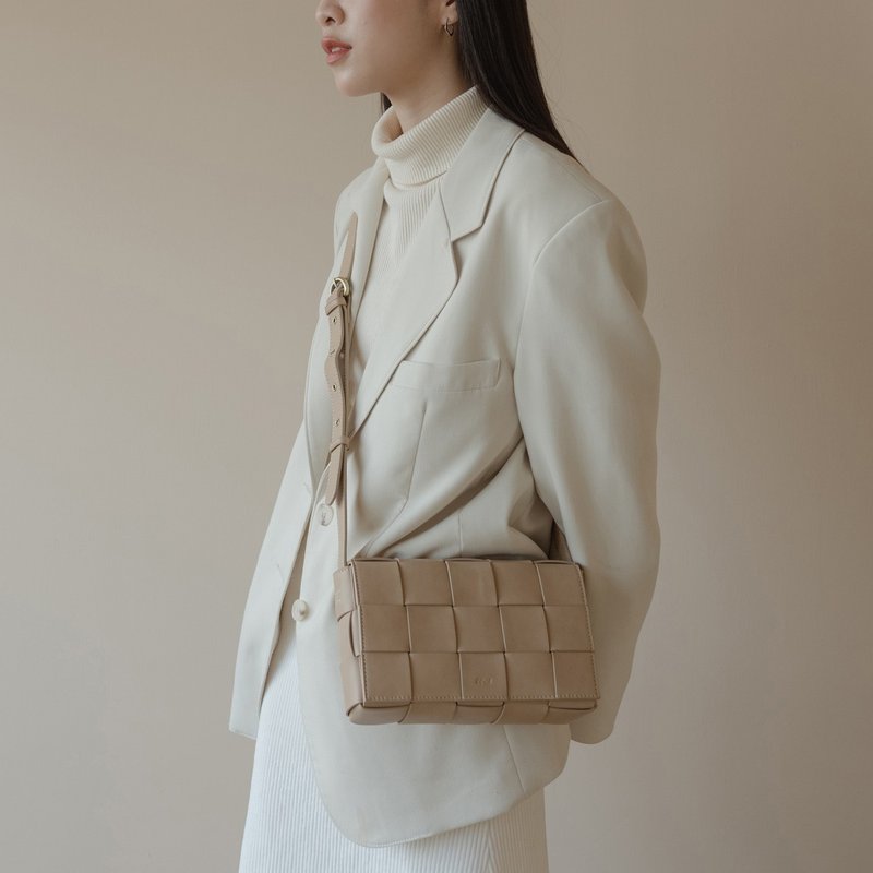 方型編織斜背包-杏色 - 側背包/斜背包 - 真皮 