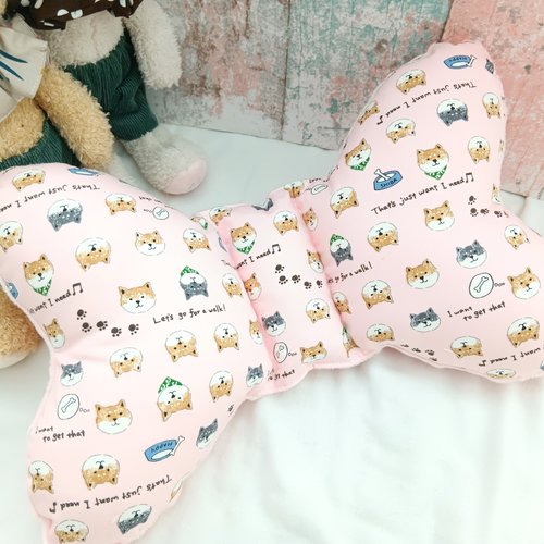 QQ rabbit 手工嬰幼兒精品 彌月禮盒 免費繡名字。迷你柴犬。蝴蝶枕 推車枕 嬰兒枕 寶寶枕