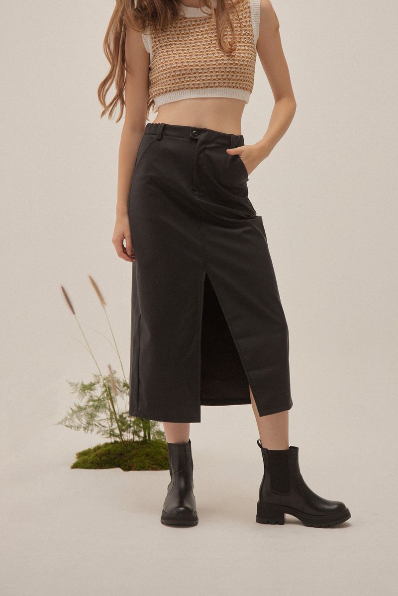 EVOPURE+ ANNIE pineapple leather maxi skirt - Skirts - Other Materials Black