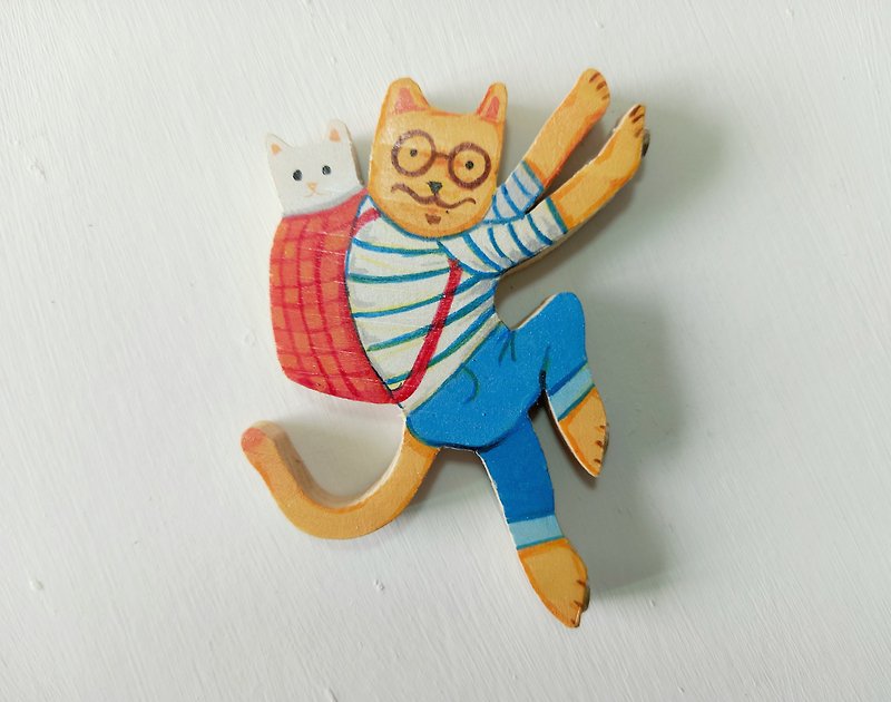 Two-sided wooden vertical magnet : Climbing cat - Wall Décor - Wood Multicolor