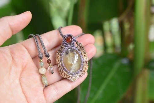 象牙模様☆ガーデンクォーツ マクラメペンダントgarm097