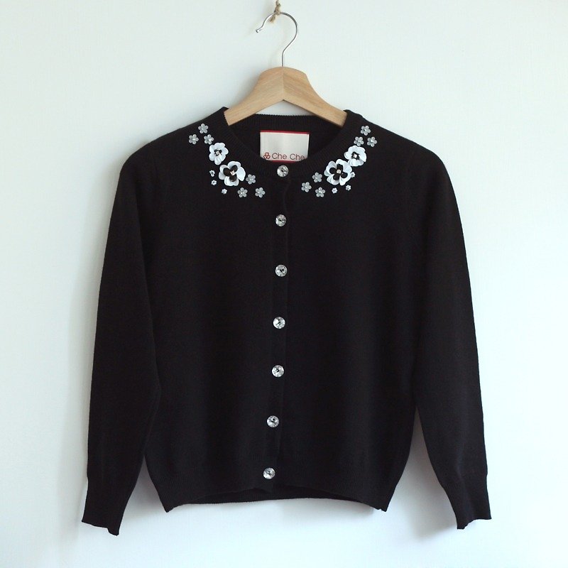 Sequined Flower Motif Knit Sweater - Women's Sweaters - Polyester Black