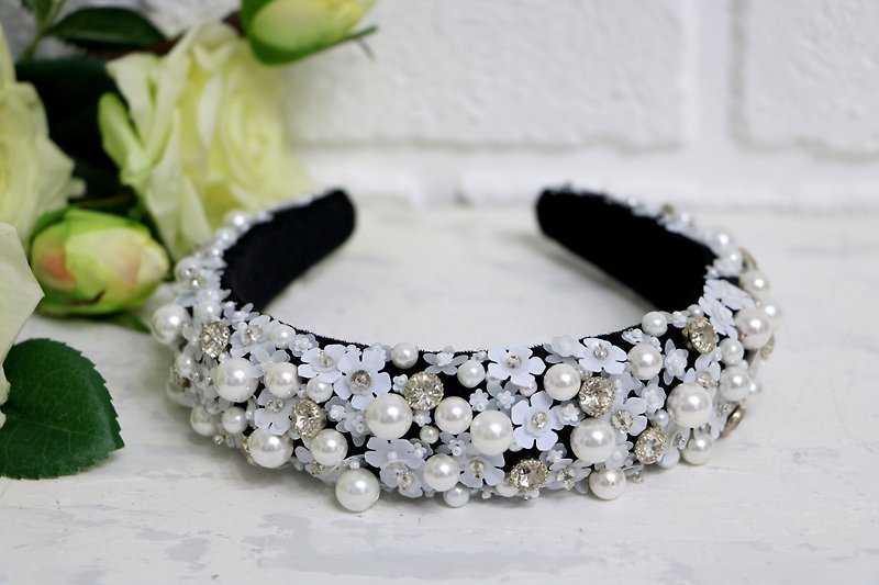 White crystal perls headband White and black flowers tiara Diadem with perl - Headbands - Glass Black