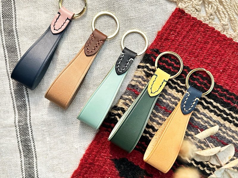 Stirrup-shaped key chain, good sewing leather DIY material bag key chain key leather strip is simple and practical - เครื่องหนัง - หนังแท้ หลากหลายสี