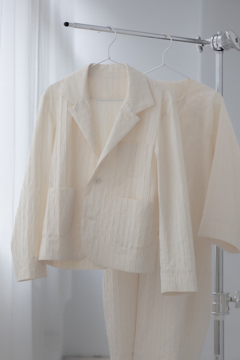 短版皺褶夾克 - 西裝外套 - 棉．麻 白色