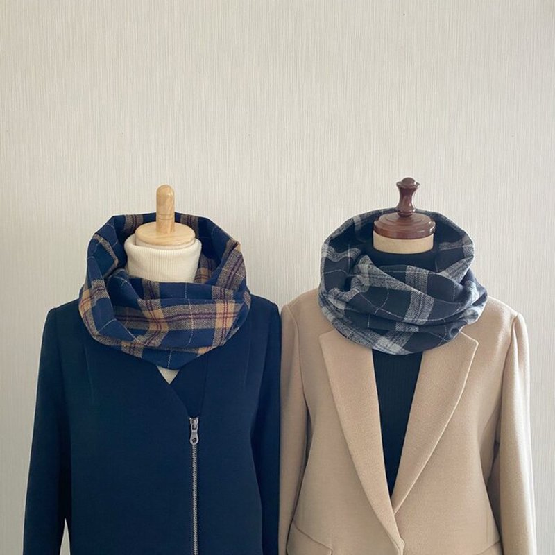 Matching pair of snoods - Just put them on to look stylish Recommended for couples and married couples Tartan plaid link coordination Black x Navy - ผ้าพันคอถัก - เส้นใยสังเคราะห์ หลากหลายสี