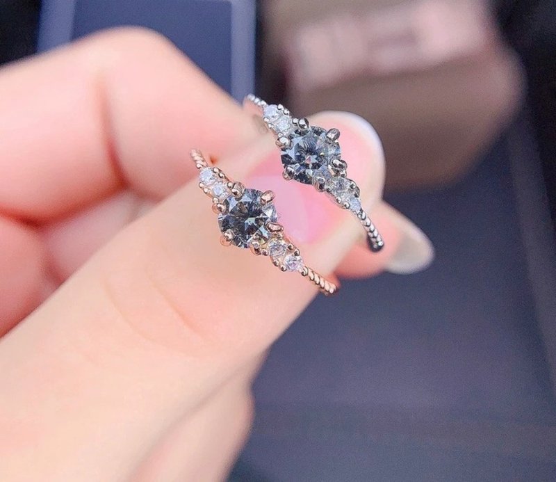 Gray Moissanite Ring, Gray Moissanite Engagement Ring, 0.5 Ct Gray Moissanite - 戒指 - 其他金屬 銀色