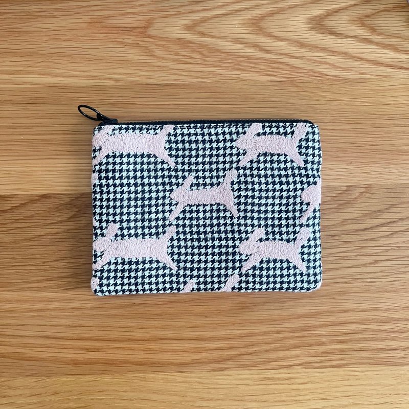 mina perhonen  run run run　 フラットポーチ　うさぎの刺繍　ハンドメイド　兔 - 化妝包/收納袋 - 棉．麻 粉紅色