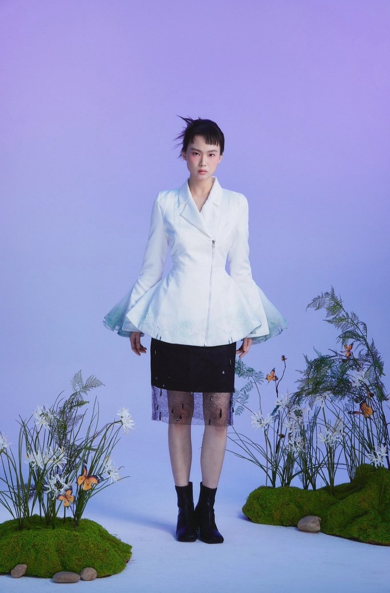 彼岸花印花烏根紗鍛面拼接西裝外套 - 女西裝外套 - 絲．絹 白色