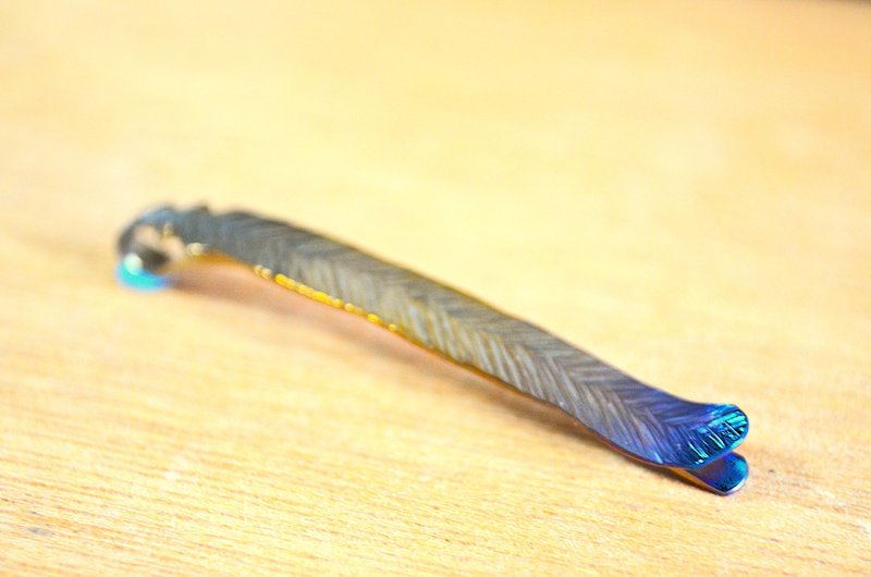 Titanium hairpin・飾り羽のチタンヘアピン６６mm - 髮夾/髮圈 - 其他金屬 多色