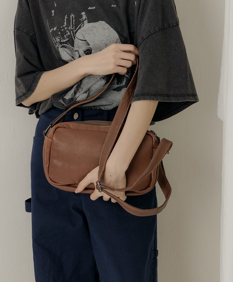 supportingrole genuine leather simple square shape multi-space layered shoulder backpack coffee - กระเป๋าแมสเซนเจอร์ - หนังแท้ 