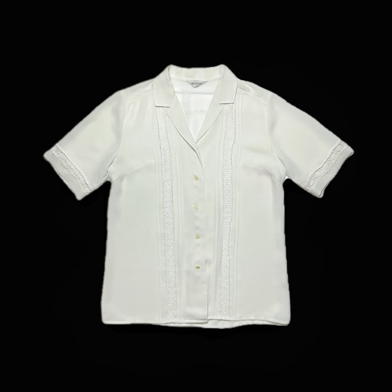 Japanese vintage lapel lace cutout short-sleeved shirt - เสื้อเชิ้ตผู้หญิง - เส้นใยสังเคราะห์ ขาว