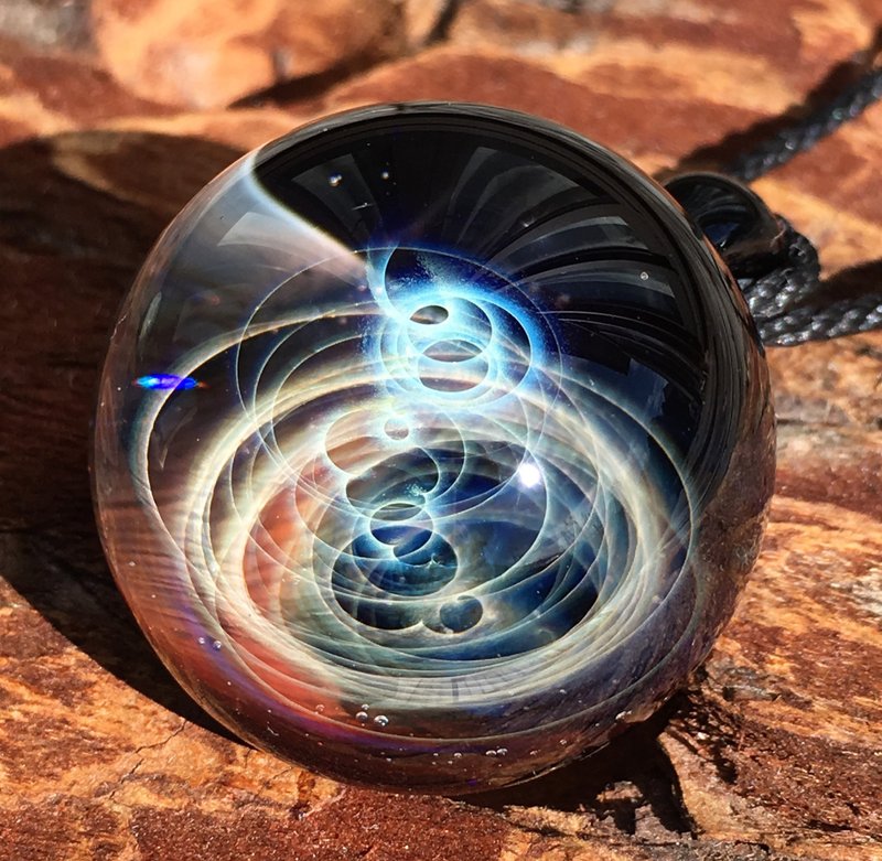 boroccus宇宙漩渦銀河實心設計耐熱玻璃吊墜 - 項鍊 - 玻璃 黑色