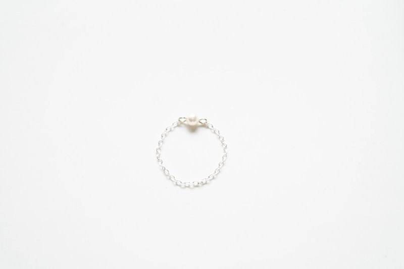 :: Classic Chain Ring :: Sterling Silver Mini White Pearl Ring Chain Ring - แหวนทั่วไป - เครื่องเพชรพลอย 