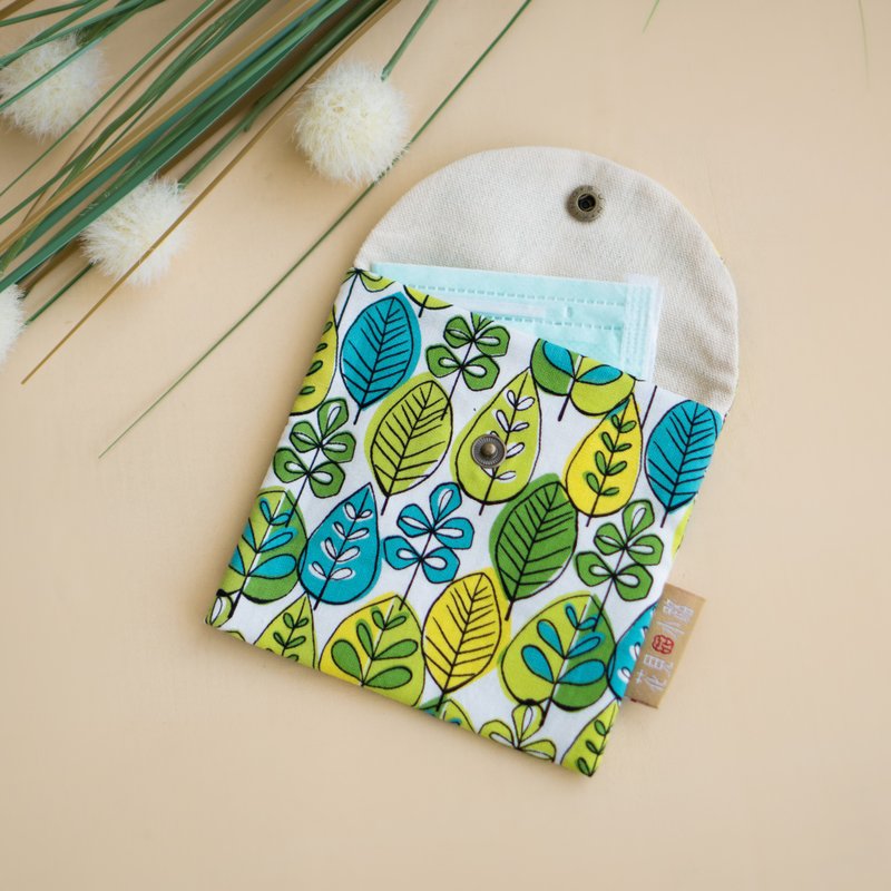 Epidemic prevention gift sanitary napkin bag mask storage bag green leaf veins - Coin Purses - Cotton & Hemp Multicolor