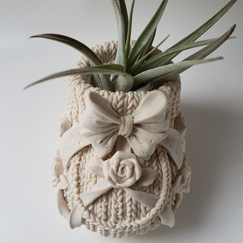 Aroma Stone, candle holder, planter - Crochet Baby Bootie - ตกแต่งต้นไม้ - กระดาษ สีเงิน