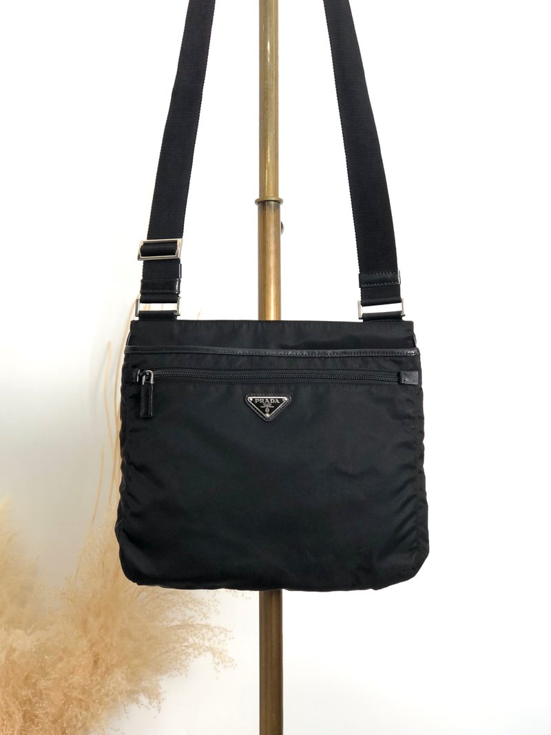 【 日本直送　名牌中古包 】PRADA プラダ ショルダーバッグ ブラック トライアングルロゴ ナイロン レザー サフィアーノ vintage 4i8cr5 - 側背包/斜背包 - 尼龍 黑色