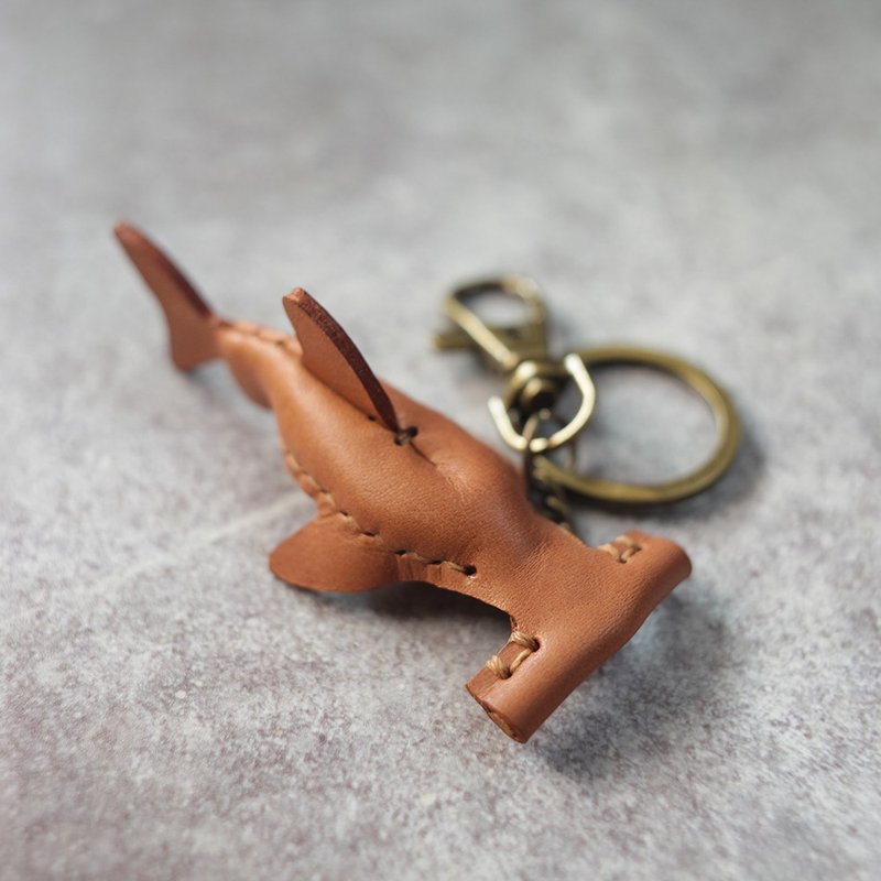 ONE+ Hammerhead shark Key holder - ที่ห้อยกุญแจ - หนังแท้ สีกากี